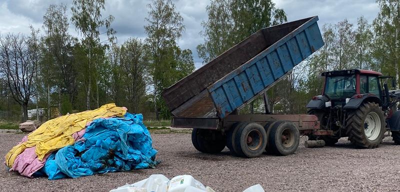 Värikkäät paalikalvot lajiteltu omaan jakeeseensa.